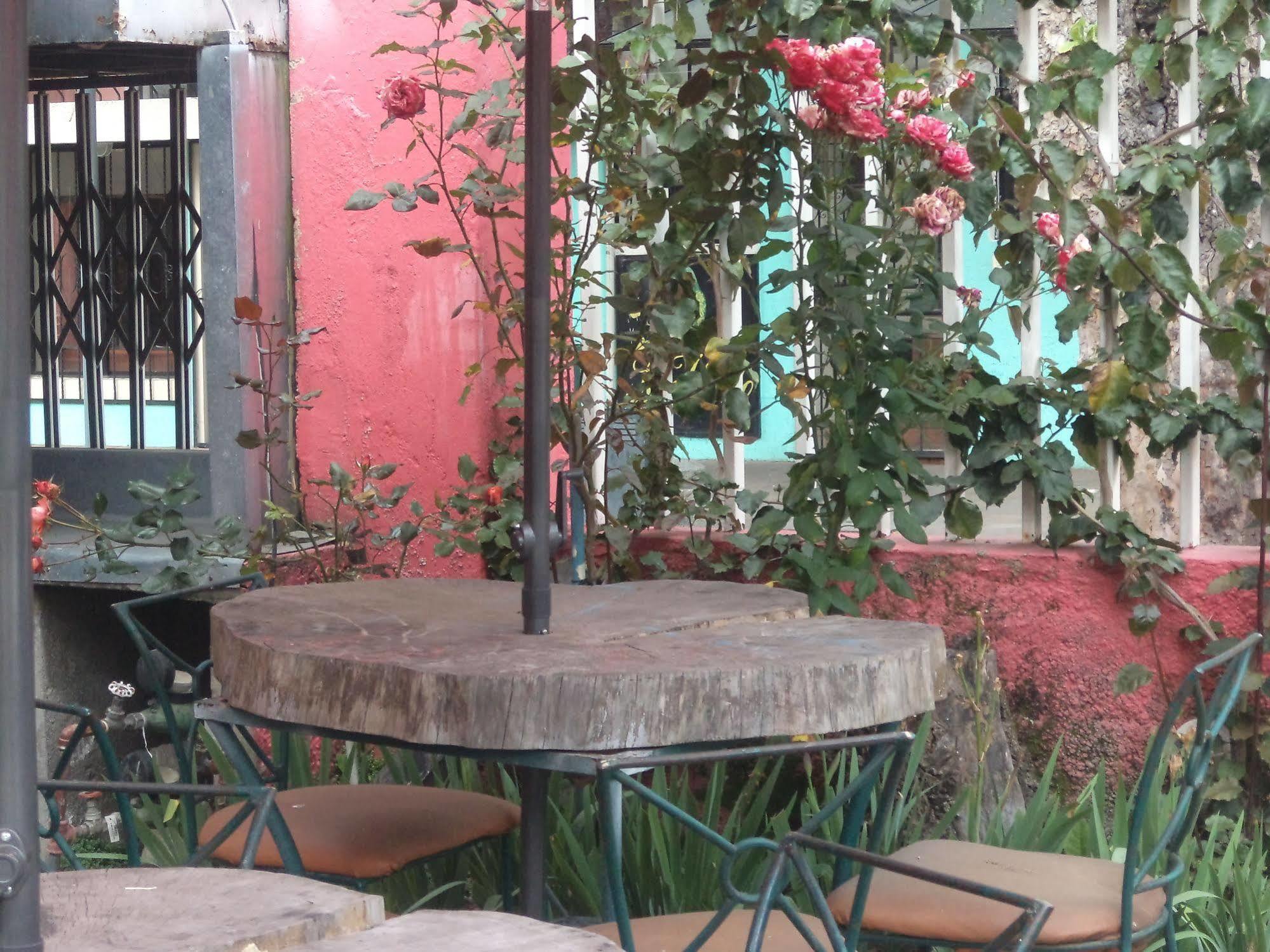 Hostal Imperial Quito Exterior photo