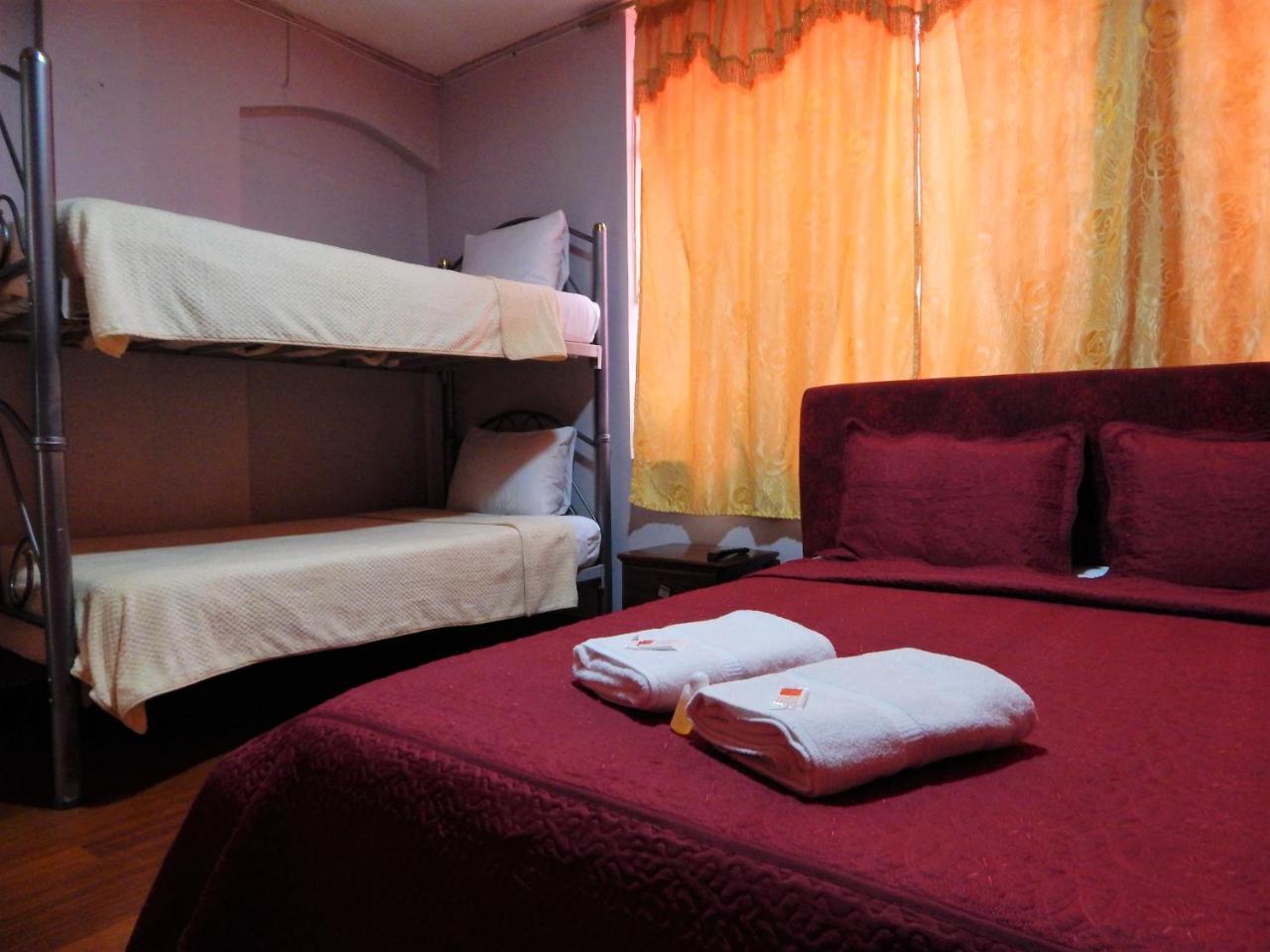 Hostal Imperial Quito Exterior photo