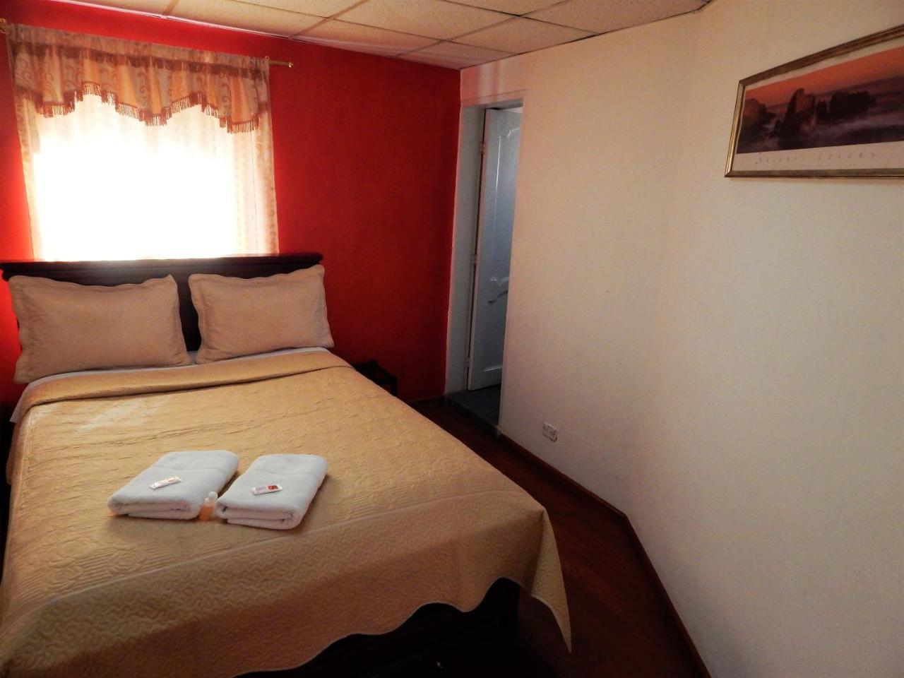 Hostal Imperial Quito Exterior photo