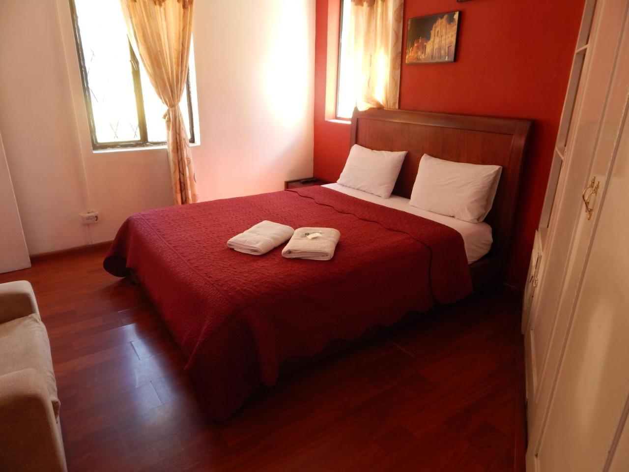 Hostal Imperial Quito Exterior photo